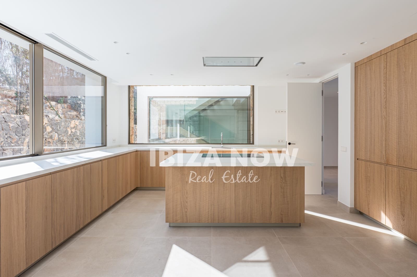 4 slaapkamer Villa te koop in Nuestra Senora de Jesus met zwembad garage - € 5.650.000 (Ref: 9996075)