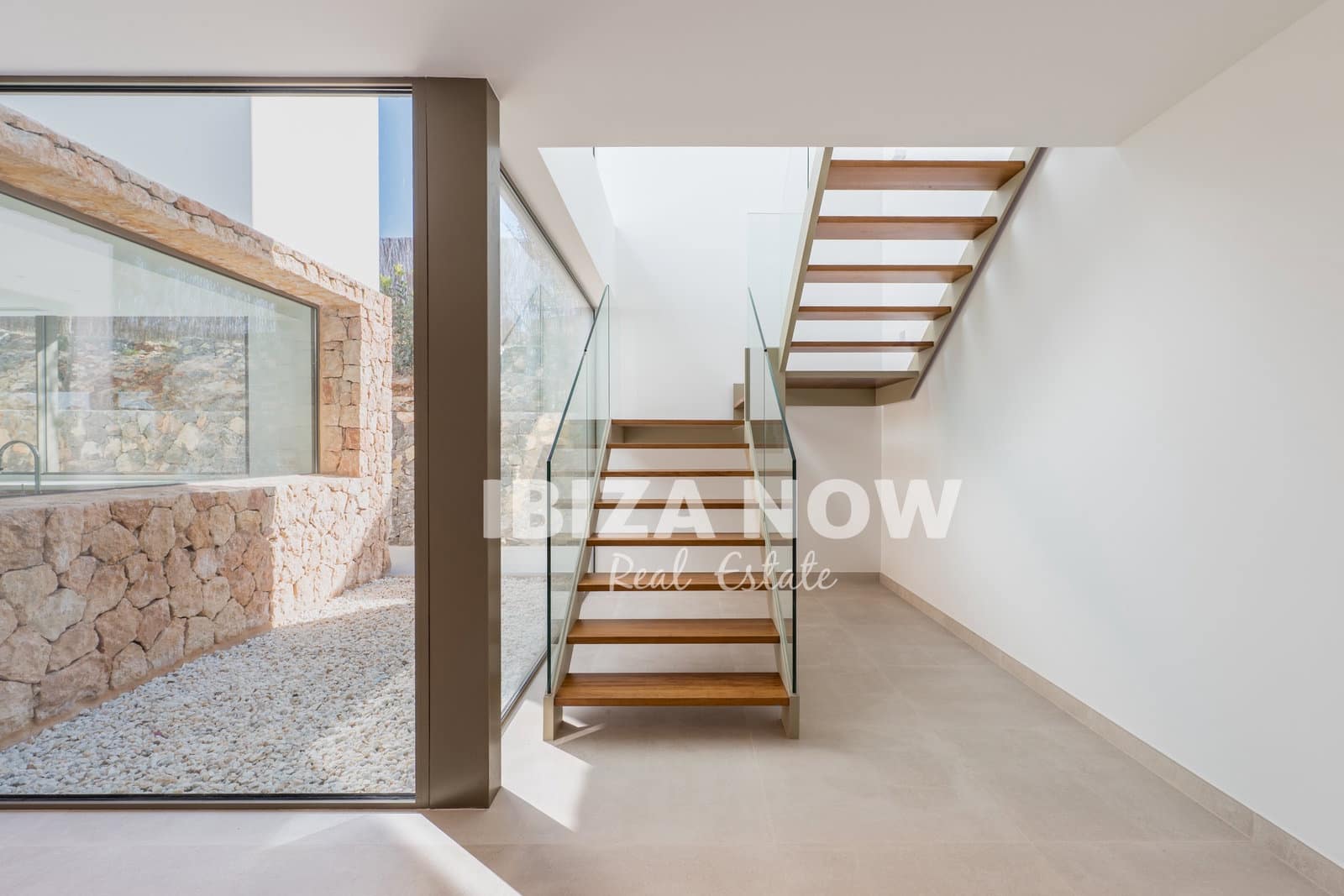 4 sypialnia Willa na sprzedaż w Nuestra Senora de Jesus z basenem garażem - 5 650 000 € (Ref: 9996075)