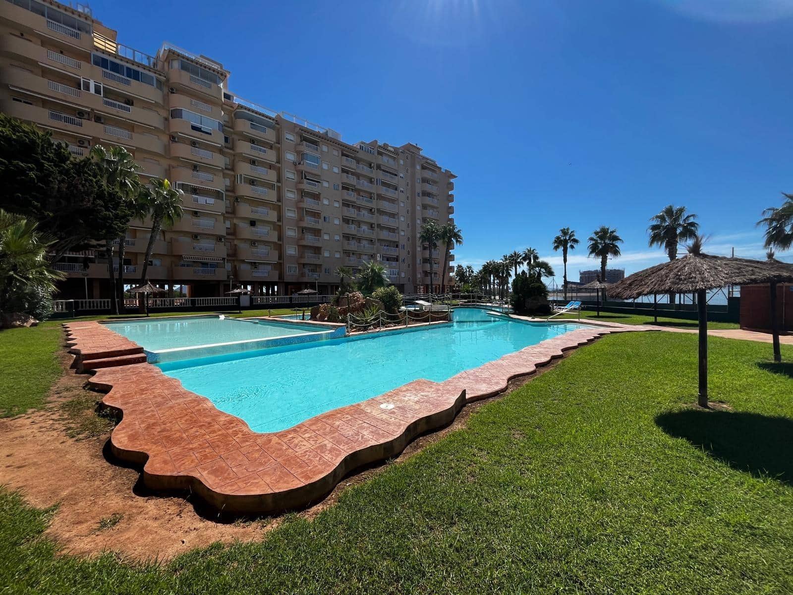 2 makuuhuone Huoneisto myytävänä paikassa La Manga del Mar Menor mukana uima-altaan 
autotalli - 170 000 € (Ref: 10115879)