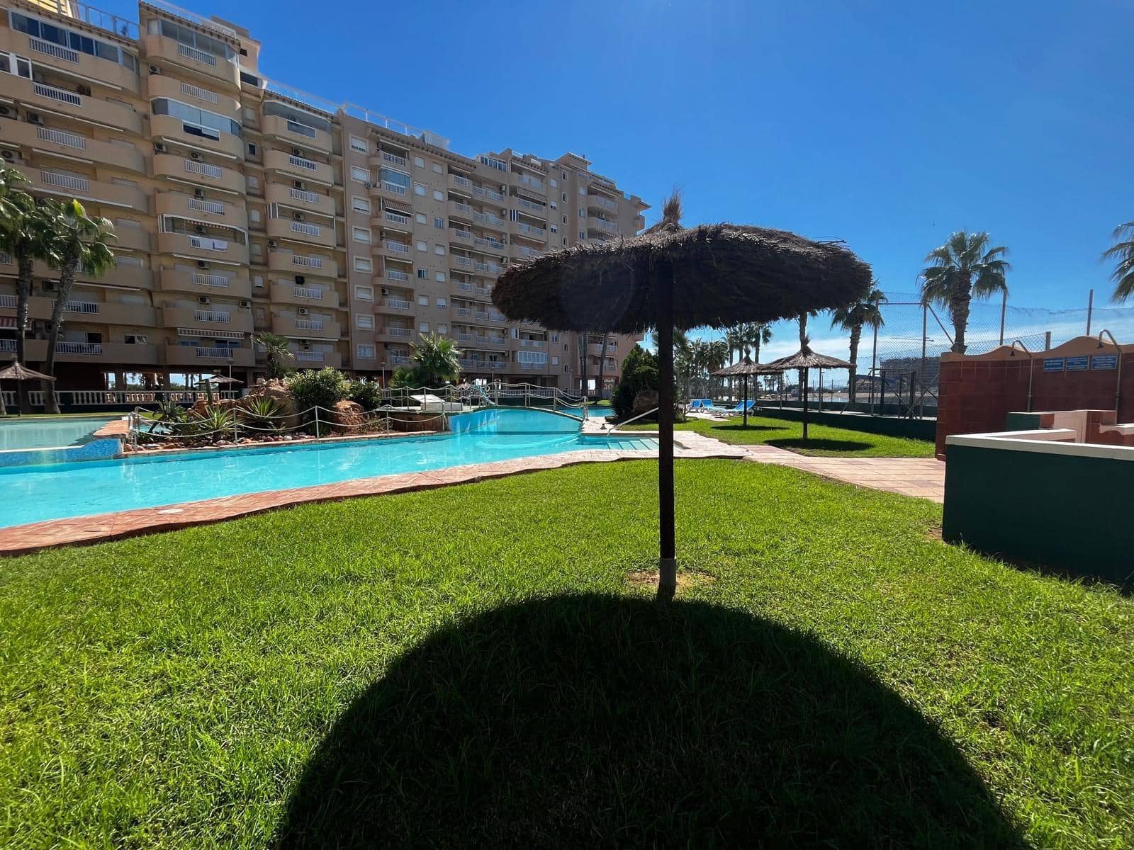 2 makuuhuone Huoneisto myytävänä paikassa La Manga del Mar Menor mukana uima-altaan 
autotalli - 170 000 € (Ref: 10115879)