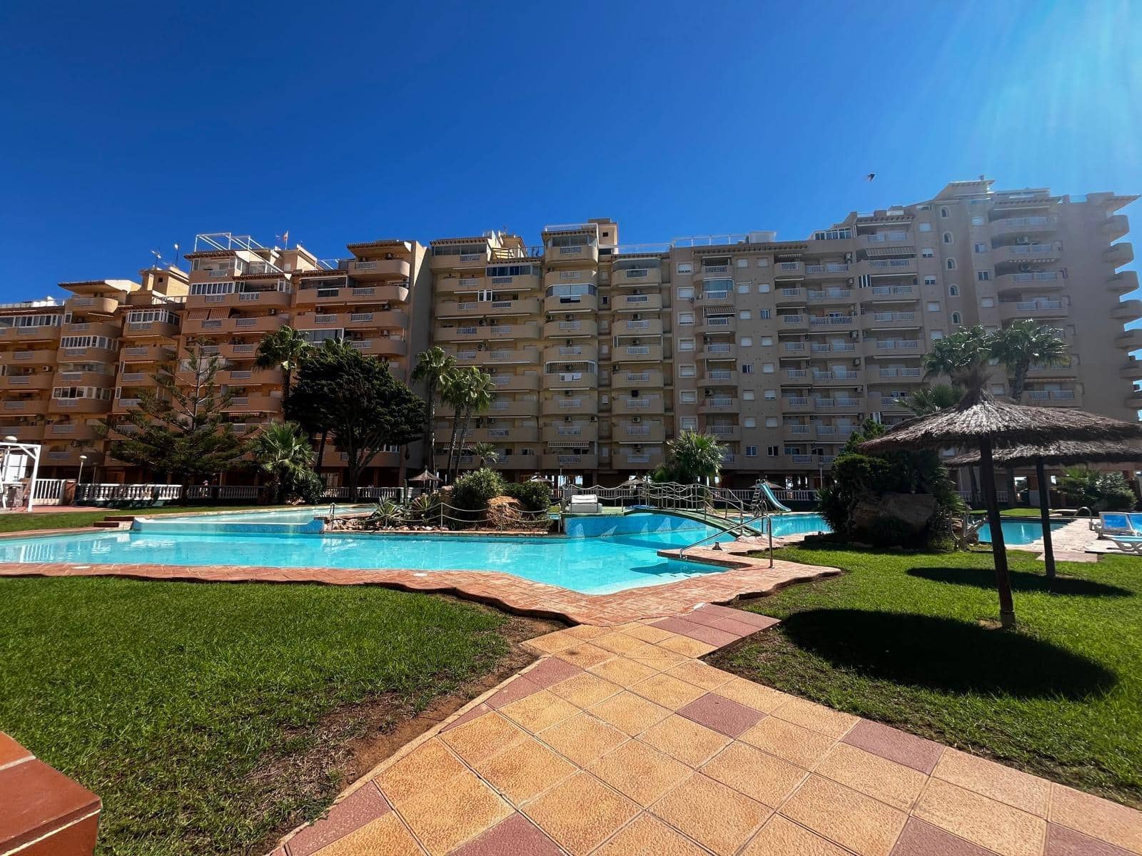 2 makuuhuone Huoneisto myytävänä paikassa La Manga del Mar Menor mukana uima-altaan 
autotalli - 170 000 € (Ref: 10115879)