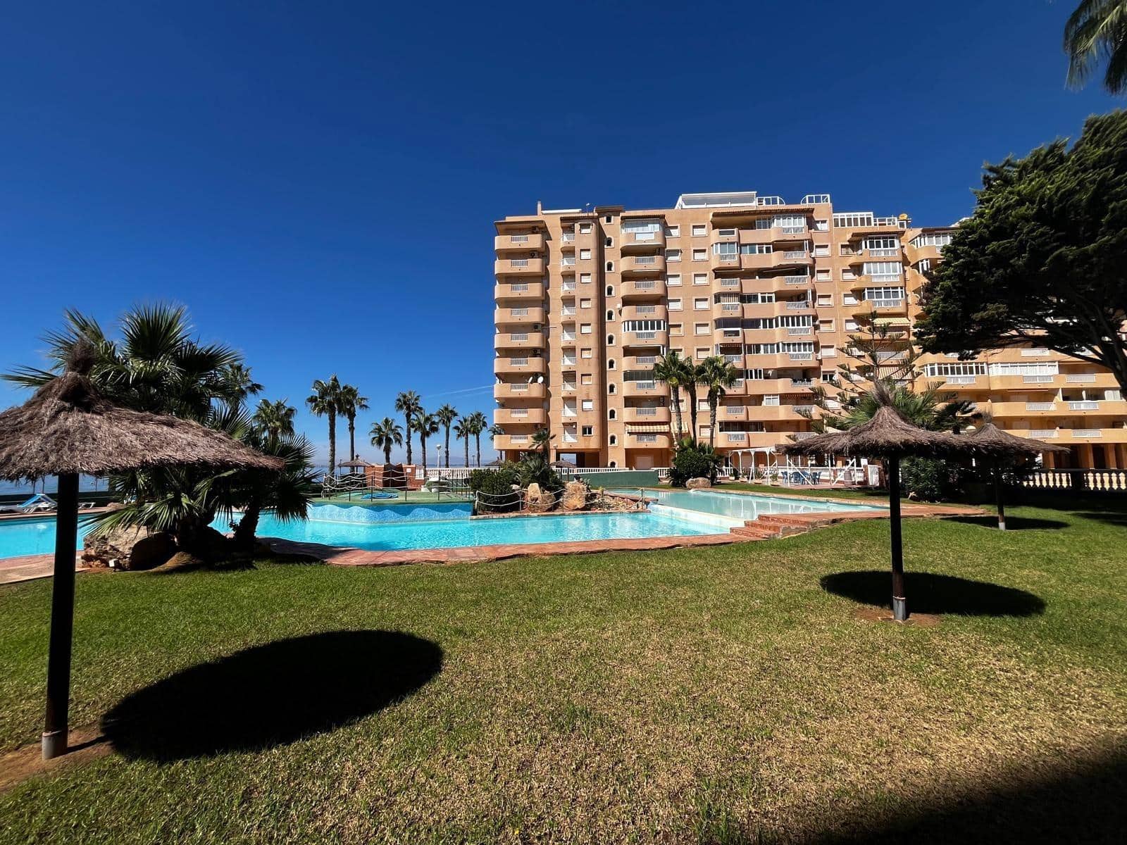 2 makuuhuone Huoneisto myytävänä paikassa La Manga del Mar Menor mukana uima-altaan 
autotalli - 170 000 € (Ref: 10115879)
