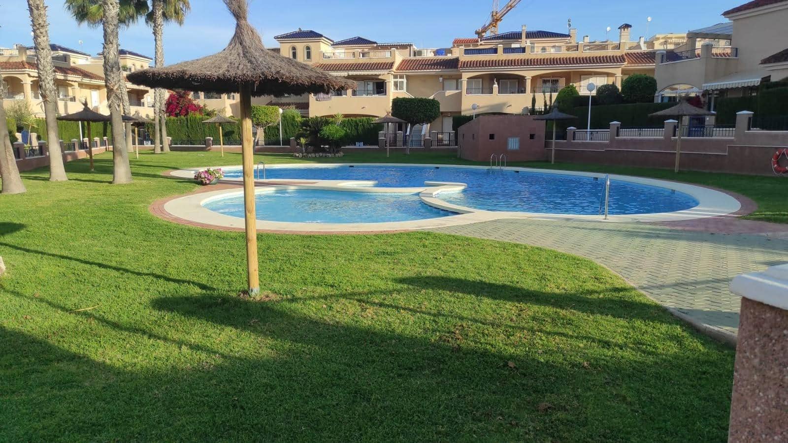 2 soveværelse Semi-Rækkehus til salg i Pilar de la Horadada med swimmingpool garage - € 207.000 (Ref: 10166686)