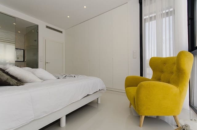 Chalet de 4 habitaciones en Campoamor, Orihuela en venta con piscina - 995.000 € (Ref: 9738520)