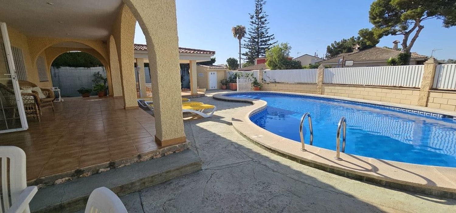 5 Zimmer Villa zu verkaufen in Campoamor mit Pool - 739.000 € (Ref: 9911008)