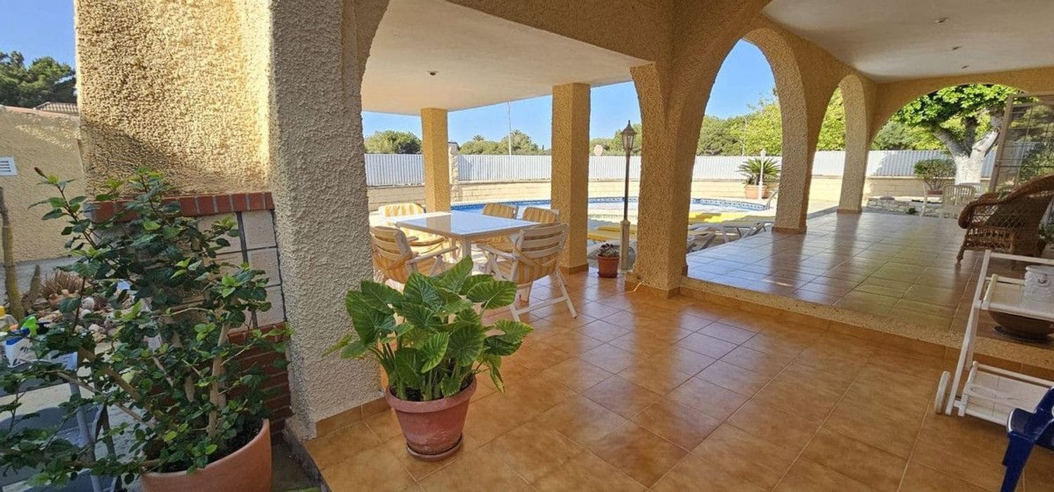 5 Zimmer Villa zu verkaufen in Campoamor mit Pool - 739.000 € (Ref: 9911008)