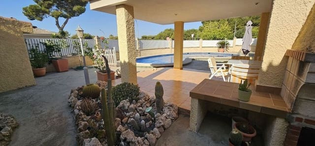 5 Zimmer Villa zu verkaufen in Campoamor, Orihuela mit Pool - 739.000 € (Ref: 9911008)