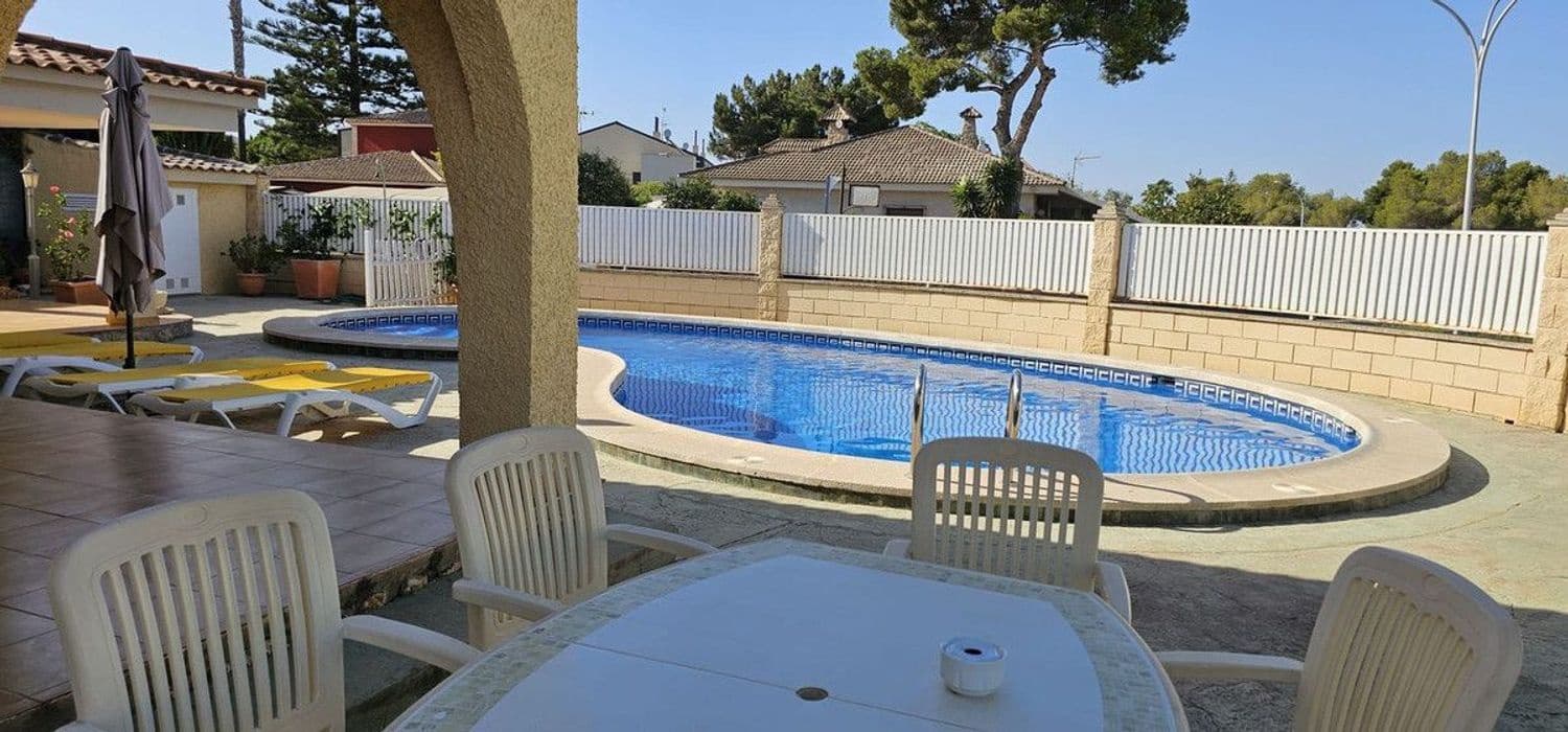 5 Zimmer Villa zu verkaufen in Campoamor mit Pool - 739.000 € (Ref: 9911008)