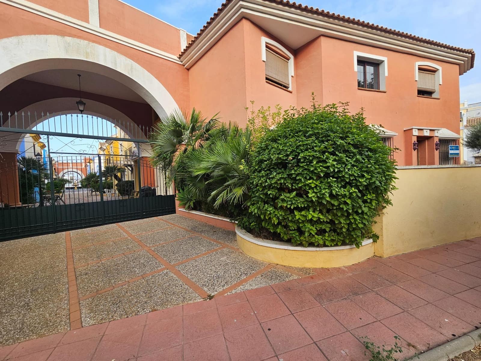 Bungalow de 2 habitaciones en Roda en venta con piscina - 178.000 € (Ref: 9915788)