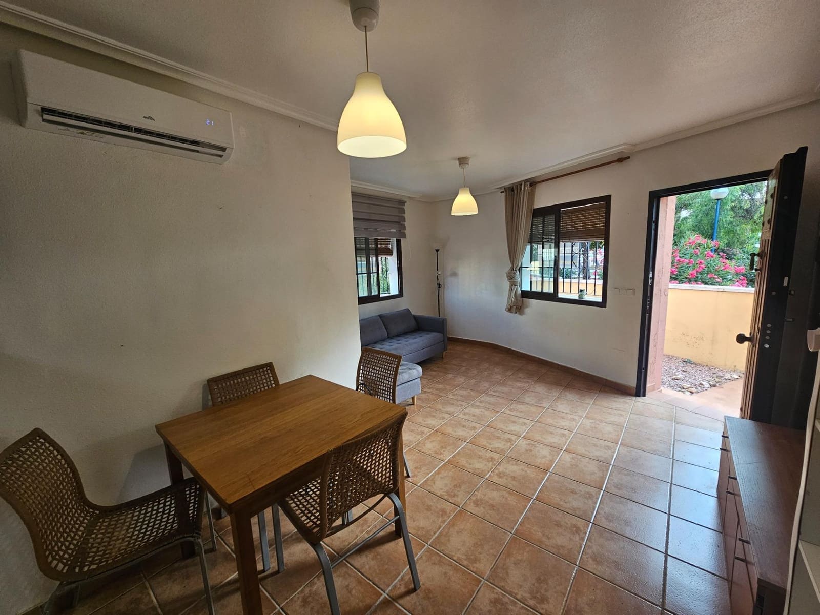 Bungalow de 2 habitaciones en Roda en venta con piscina - 178.000 € (Ref: 9915788)