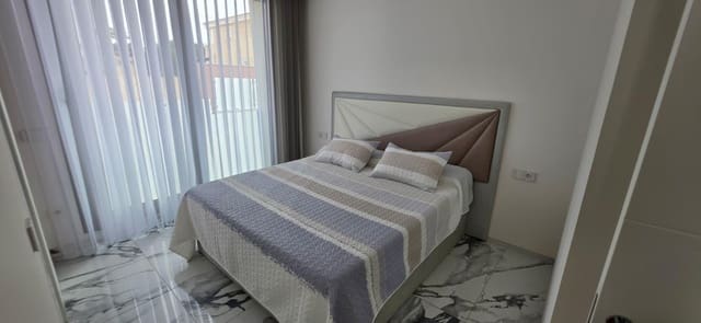 Chalet de 5 habitaciones en Torrevieja en venta con piscina garaje - 1.600.000 € (Ref: 9936367)