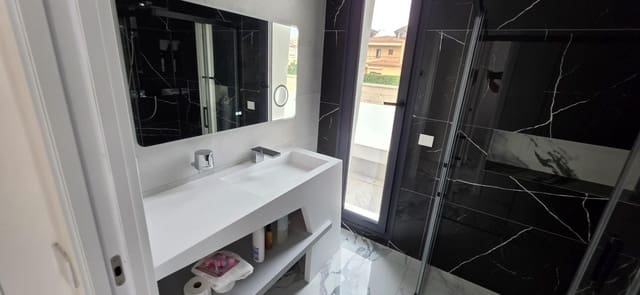 Chalet de 5 habitaciones en Torrevieja en venta con piscina garaje - 1.600.000 € (Ref: 9936367)