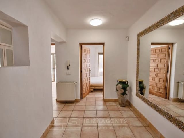 3 slaapkamer Villa te koop in Nuestra Señora de Jesus, Santa Eulalia / Santa Eularia met zwembad - € 2.450.000 (Ref: 10064035)