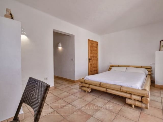 3 slaapkamer Villa te koop in Nuestra Señora de Jesus, Santa Eulalia / Santa Eularia met zwembad - € 2.450.000 (Ref: 10064035)