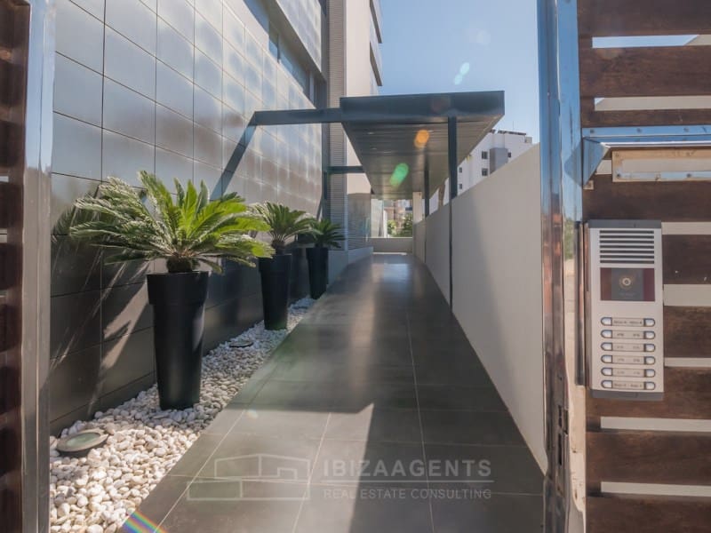 2 slaapkamer Appartement te koop in Ibiza dorp met garage - € 1.260.000 (Ref: 10115606)