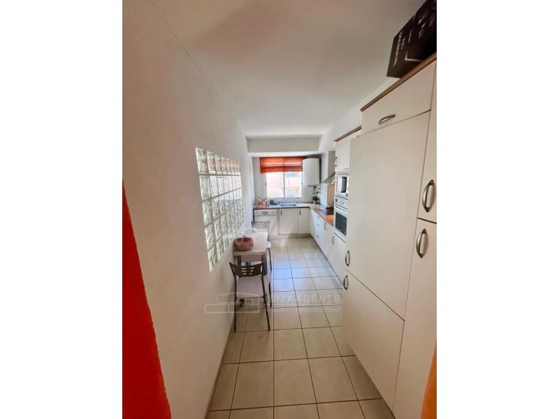 Apartamento de 2 habitaciones en Ibiza / Eivissa ciudad en venta con piscina garaje - 635.000 € (Ref: 10148477)