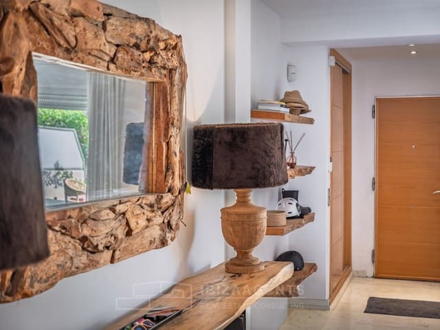 3 soveværelse Semi-Rækkehus til salg i Illa Plana, Ibiza by med garage - € 1.150.000 (Ref: 5082123)