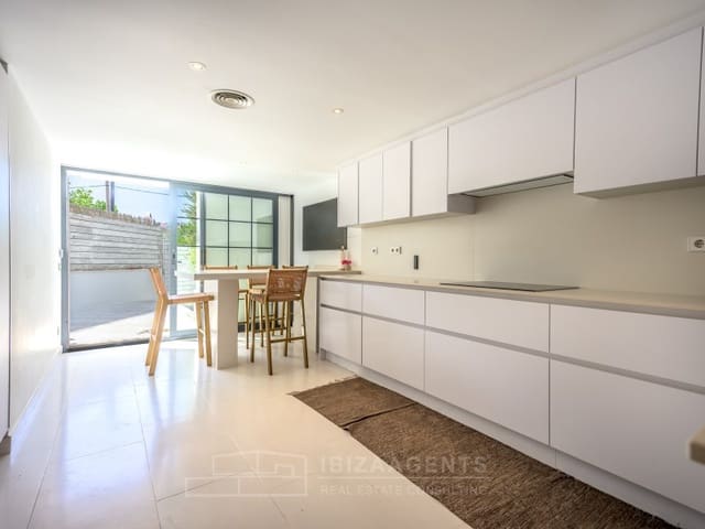 5 soverom Leilighet til salgs i Talamanca, Ibiza by med svømmebasseng garasje - € 1 995 000 (Ref: 7203823)