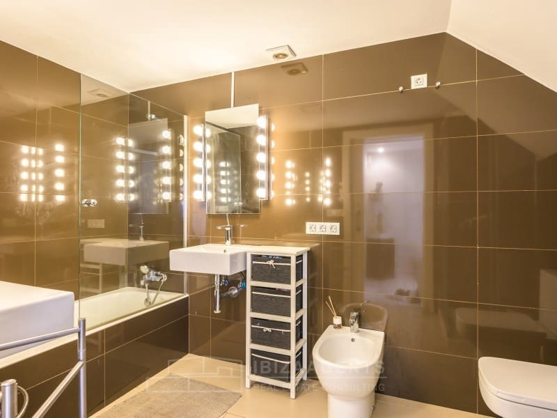 5 sypialnia Apartament na sprzedaż w Talamanca z basenem garażem - 1 995 000 € (Ref: 7203823)