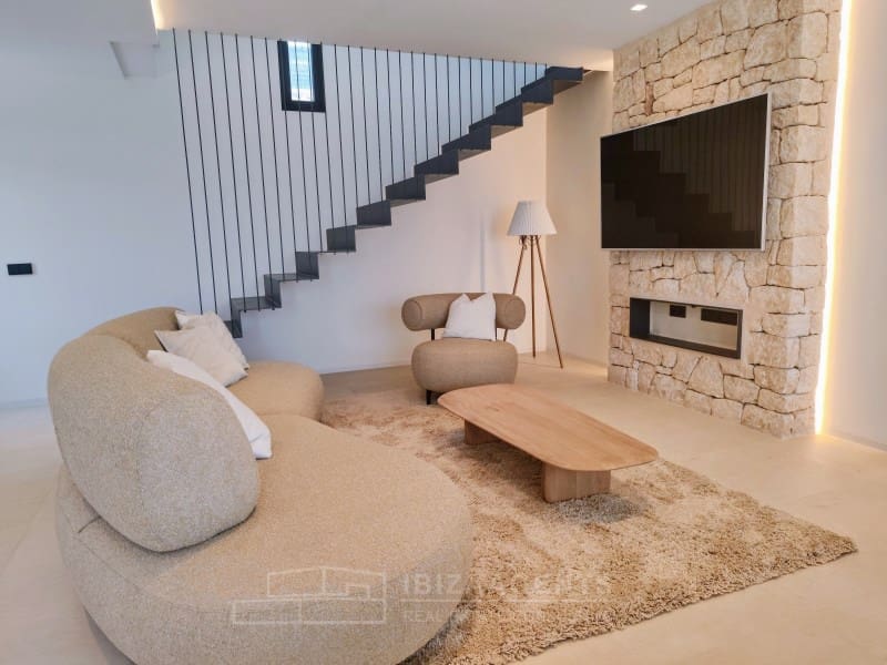 3 slaapkamer Villa te koop in Nuestra Senora de Jesus met zwembad - € 2.100.000 (Ref: 8244126)