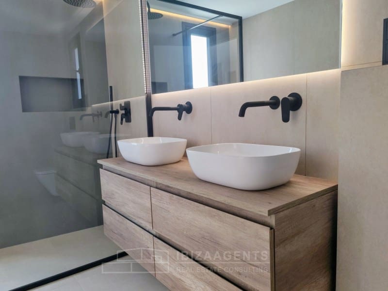 3 slaapkamer Villa te koop in Nuestra Senora de Jesus met zwembad - € 2.100.000 (Ref: 8244126)