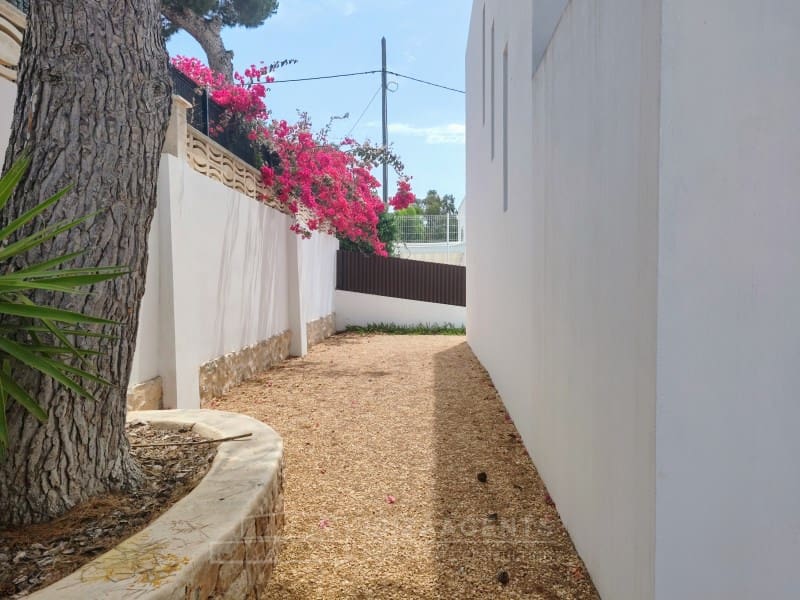 3 slaapkamer Villa te koop in Nuestra Senora de Jesus met zwembad - € 2.100.000 (Ref: 8244126)