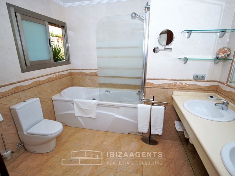 6 soveværelse Villa til salg i Nuestra Senora de Jesus med swimmingpool - € 6.000.000 (Ref: 8374036)