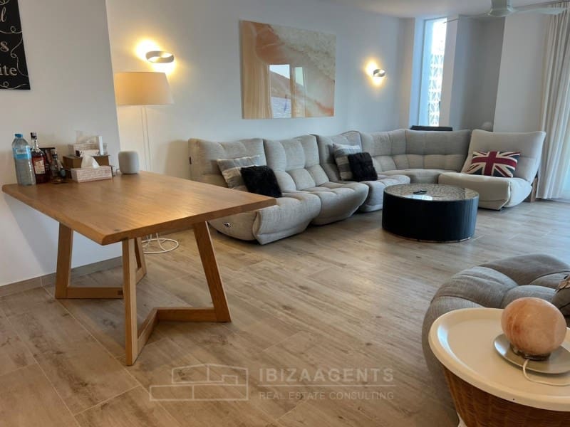 2 soveværelse Lejlighed til salg i Santa Eulalia / Santa Eularia - € 795.000 (Ref: 8812395)