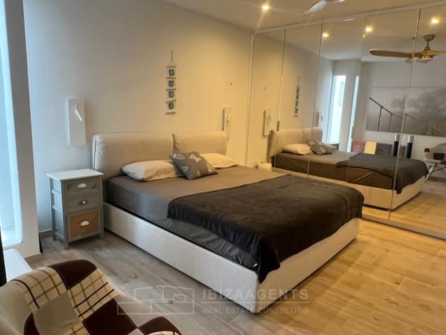 2 slaapkamer Appartement te koop in Santa Eulalia / Santa Eularia - € 795.000 (Ref: 8812395)