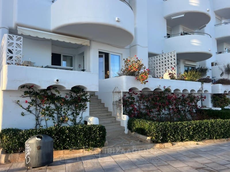 2 soveværelse Lejlighed til salg i Santa Eulalia / Santa Eularia - € 795.000 (Ref: 8812395)