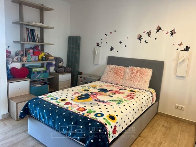 2 slaapkamer Appartement te koop in Santa Eulalia / Santa Eularia - € 795.000 (Ref: 8812395)