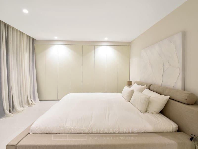 4 bedroom Apartment for sale in Ibiza / Eivissa town - € 1,700,000 (Ref: 9208580)