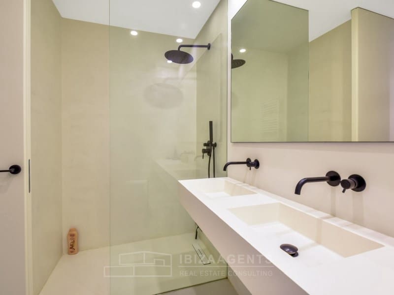 4 bedroom Apartment for sale in Ibiza / Eivissa town - € 1,700,000 (Ref: 9208580)