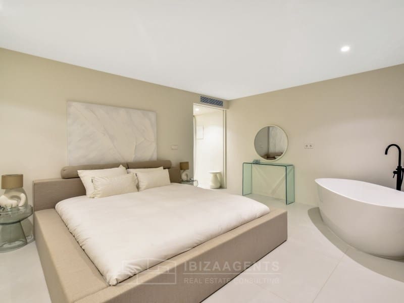 4 bedroom Apartment for sale in Ibiza / Eivissa town - € 1,700,000 (Ref: 9208580)