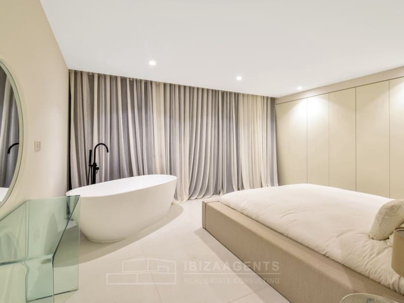 4 bedroom Apartment for sale in Ibiza / Eivissa town - € 1,700,000 (Ref: 9208580)