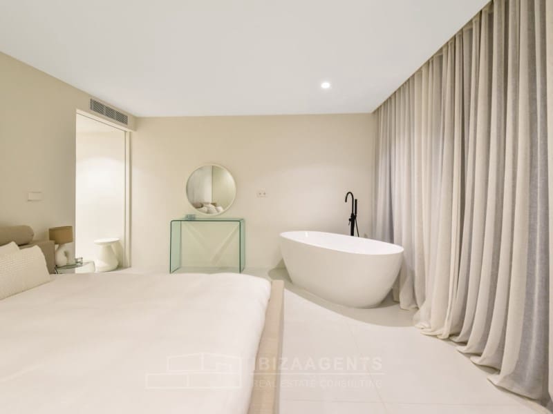 4 bedroom Apartment for sale in Ibiza / Eivissa town - € 1,700,000 (Ref: 9208580)