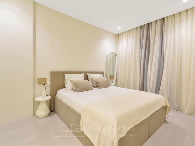 4 slaapkamer Appartement te koop in Ibiza dorp - € 1.700.000 (Ref: 9208580)