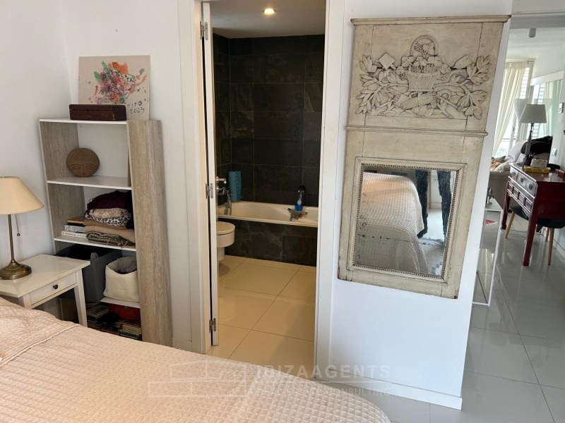 Apartamento de 2 habitaciones en Ibiza / Eivissa ciudad en venta con piscina - 690.000 € (Ref: 9604869)