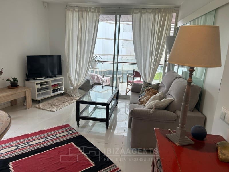 Apartamento de 2 habitaciones en Ibiza / Eivissa ciudad en venta con piscina - 690.000 € (Ref: 9604869)