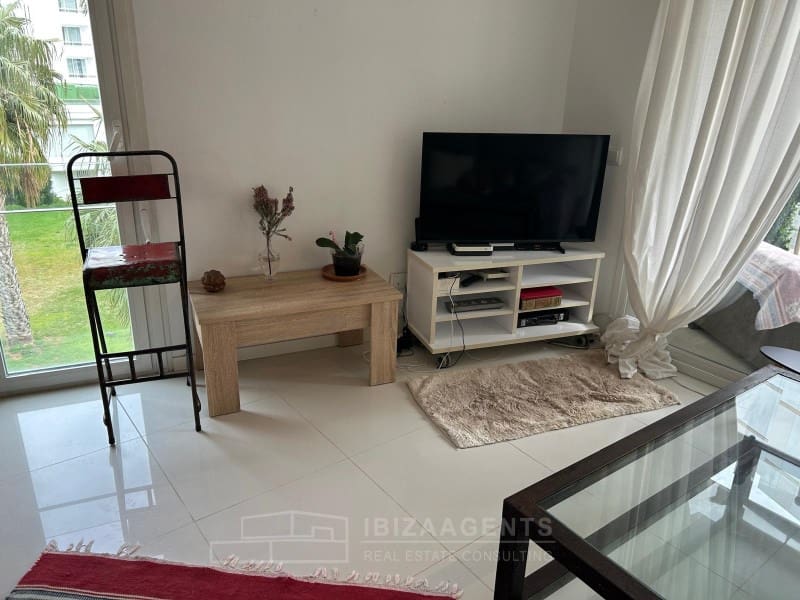 Apartamento de 2 habitaciones en Ibiza / Eivissa ciudad en venta con piscina - 690.000 € (Ref: 9604869)