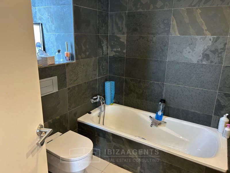 Apartamento de 2 habitaciones en Ibiza / Eivissa ciudad en venta con piscina - 690.000 € (Ref: 9604869)