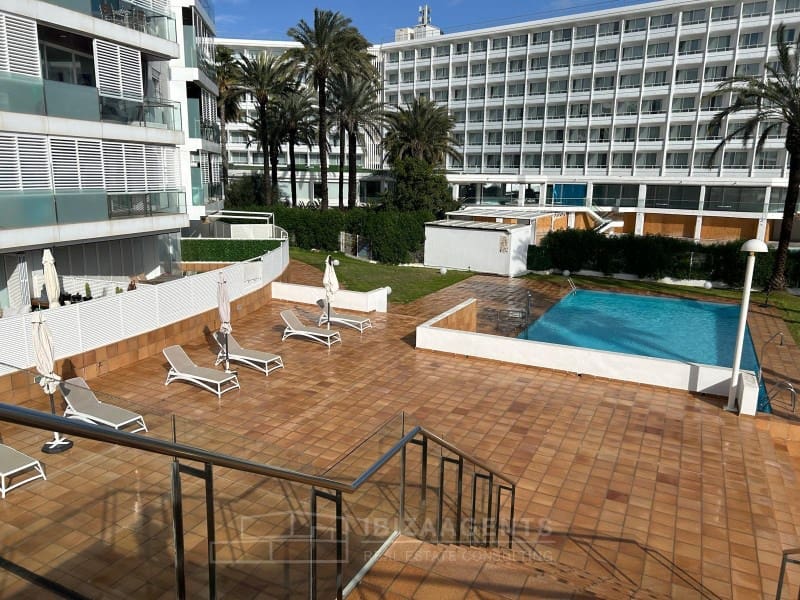 Apartamento de 2 habitaciones en Ibiza / Eivissa ciudad en venta con piscina - 690.000 € (Ref: 9604869)