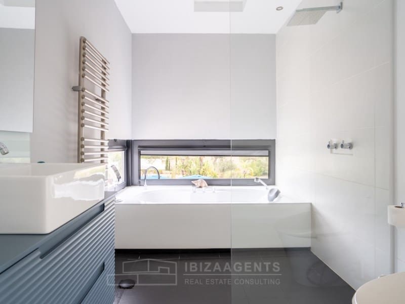 4 soveværelse Villa til leje i Sant Antoni de Portmany med swimmingpool - € 12.000 (Ref: 9758810)