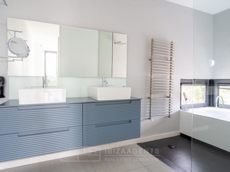 4 soveværelse Villa til leje i Sant Antoni de Portmany med swimmingpool - € 12.000 (Ref: 9758810)