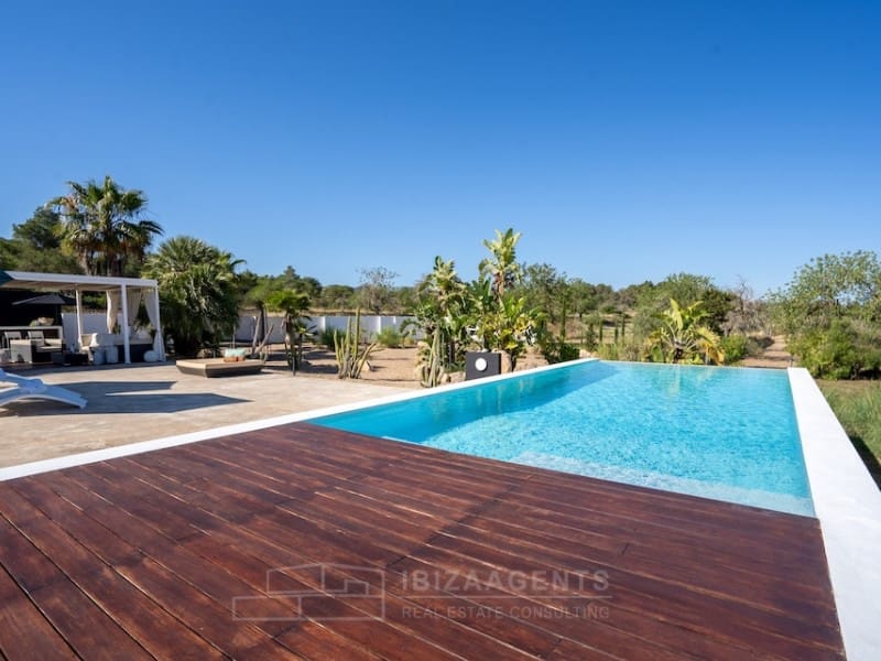 4 soveværelse Villa til leje i Sant Antoni de Portmany med swimmingpool - € 12.000 (Ref: 9758810)