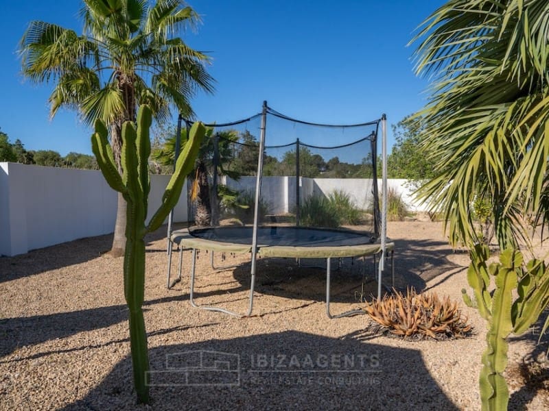 4 soveværelse Villa til leje i Sant Antoni de Portmany med swimmingpool - € 12.000 (Ref: 9758810)