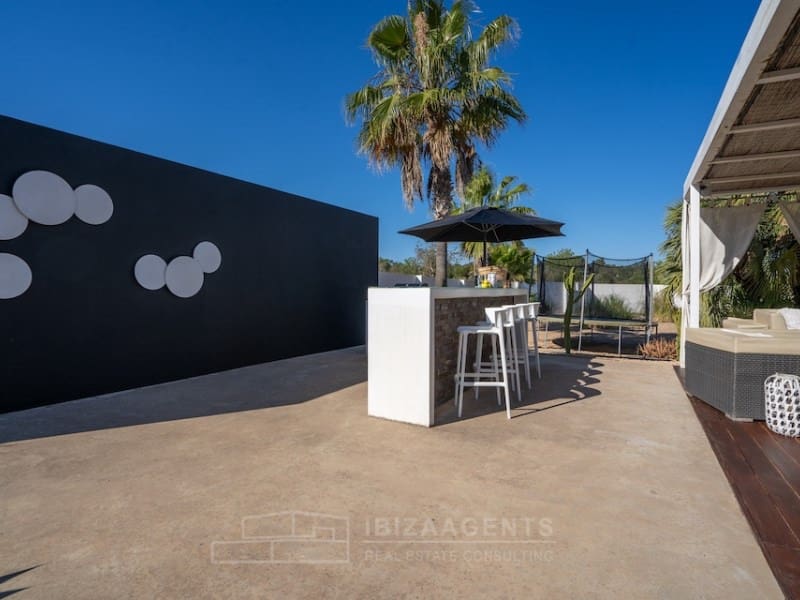 4 soveværelse Villa til leje i Sant Antoni de Portmany med swimmingpool - € 12.000 (Ref: 9758810)