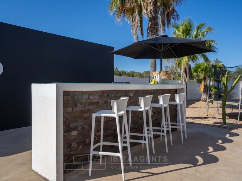 4 soveværelse Villa til leje i Sant Antoni de Portmany med swimmingpool - € 12.000 (Ref: 9758810)