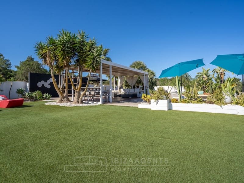 4 soveværelse Villa til leje i Sant Antoni de Portmany med swimmingpool - € 12.000 (Ref: 9758810)