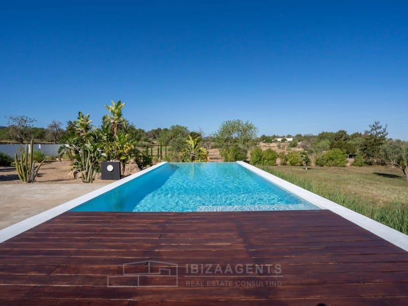 4 soveværelse Villa til leje i Sant Antoni de Portmany med swimmingpool - € 12.000 (Ref: 9758810)